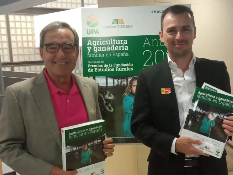 Regino Coca, CEO de Cocampo, y Eduardo Moyano en la presentación del Anuario de UPA