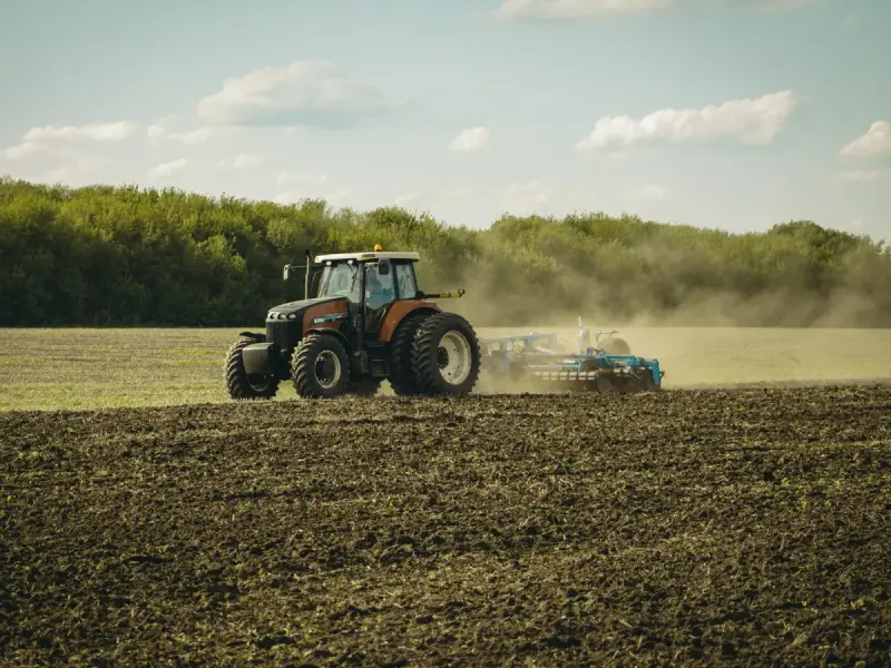 campo tractor cosechar