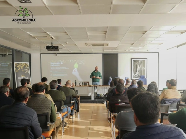 Expositor imparte una charla durante las jornadas técnicas.